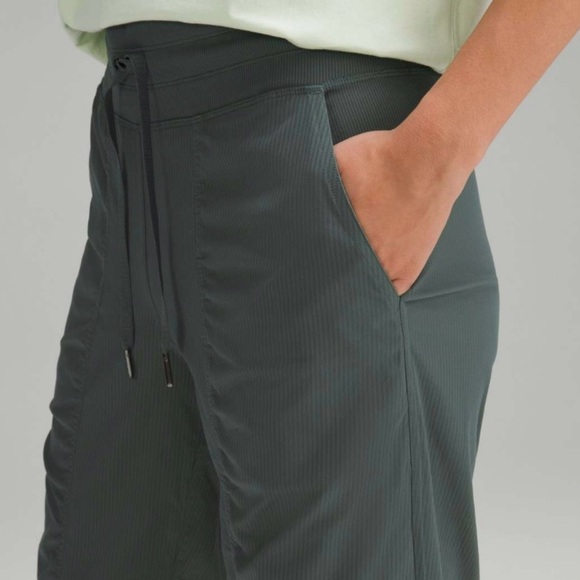 Lululemon Dance Studio Mid-Rise Jogger *Full Length Dark Forest Size 2 - Picture 12 of 13